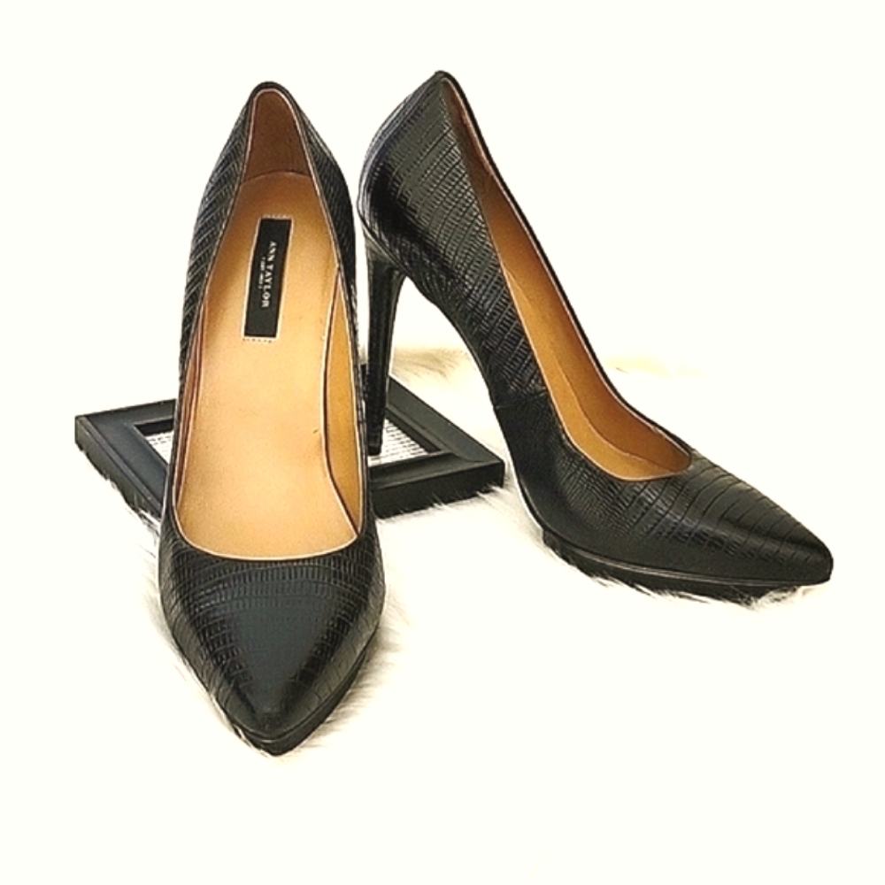 Beautiful Ann Taylor Black Crocodile Print Stilleto Heels